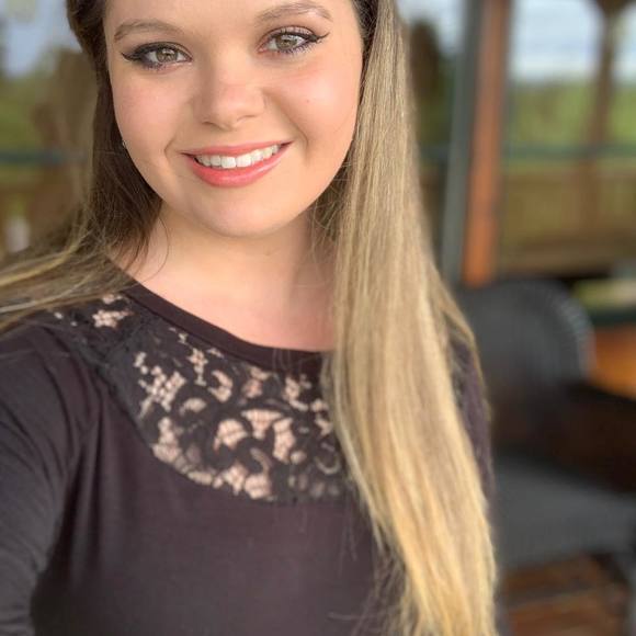 Meet your Posher, Stephanie - Picture 1 of 1